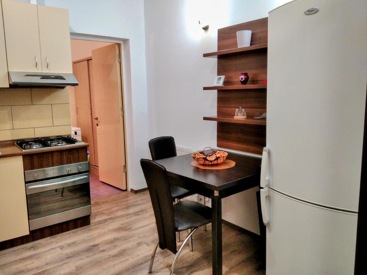 Lovely Central Apartment Braşov Buitenkant foto