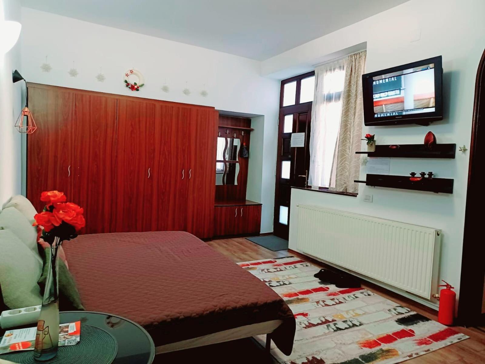 Lovely Central Apartment Braşov Buitenkant foto